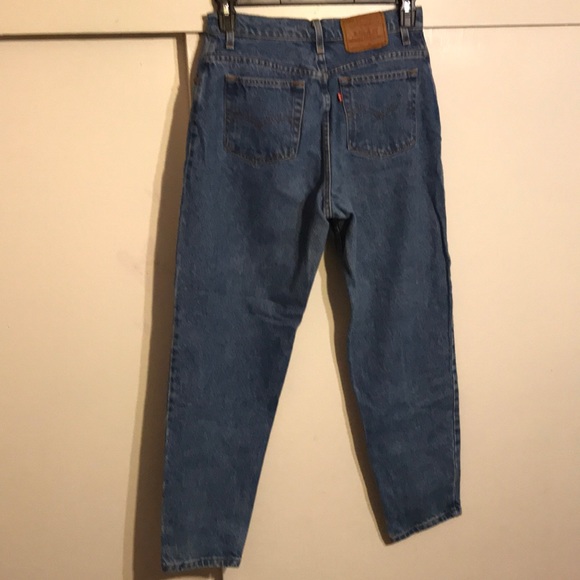 Vintage Levi’s mom jeans - Picture 2 of 10